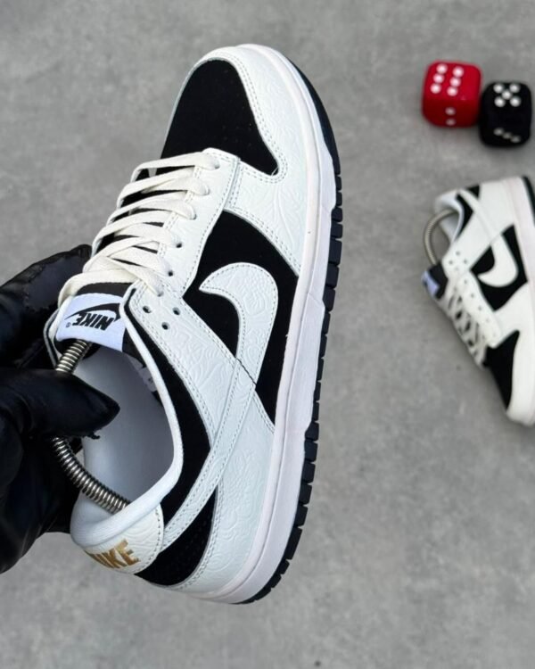 Nike Dunk Low Sneakers