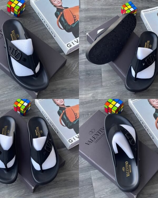 Valentino Garavani Rockstud Black Flip-Flops