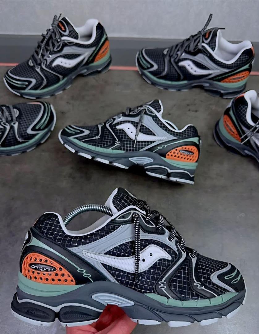 Saucony ProGrid Triumph 4 Shadow Silver Black Mesh Sneakers Saucony ProGrid Triumph 4 Shadow Silver Black Mesh Sneakers