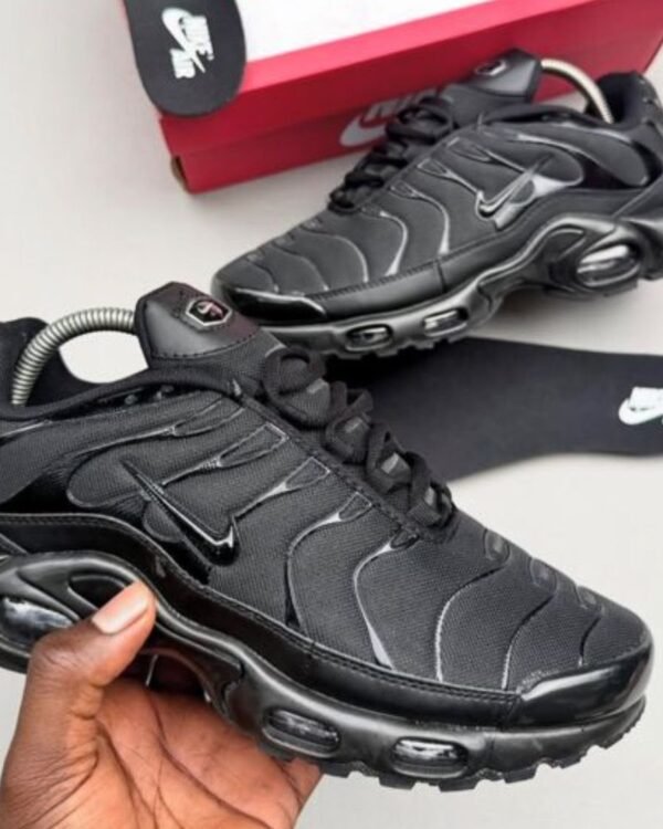 Nike Air Max Plus Triple Black Sneakers