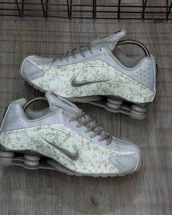 Nike Shox R4 Flat Pewter Floral Sneakers