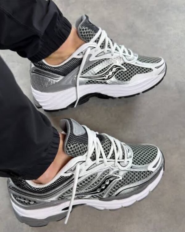 Saucony ProGrid Omni 9 Grey Silver Mesh Running Sneakers