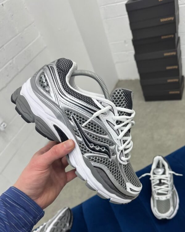 Saucony ProGrid Omni 9 Grey Silver Mesh Running Sneakers